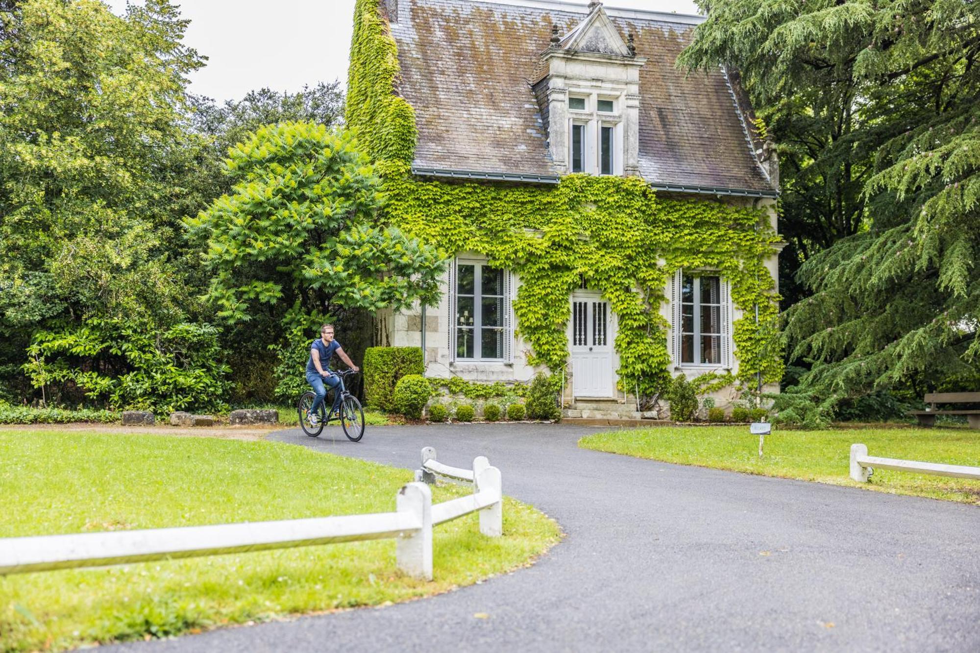Domaine De La Tortiniere 4*